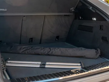 Car image 40