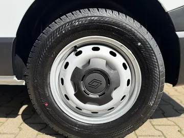 Car image 39