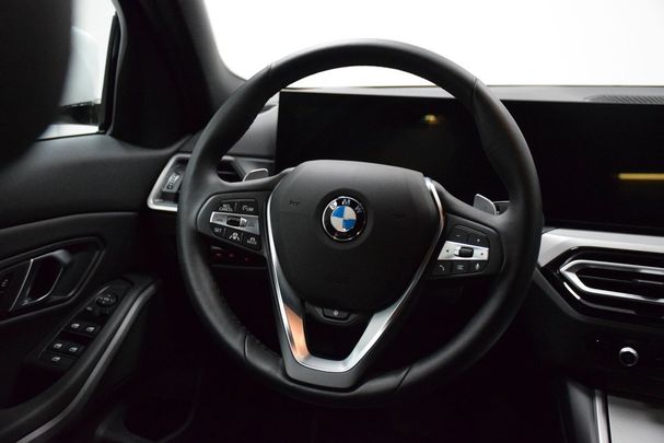 BMW 320i 135 kW image number 6