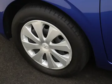 Car image 28