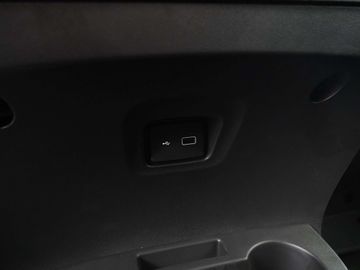 Car image 37