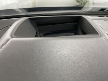 Car image 35