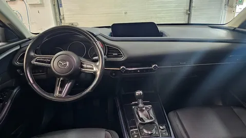 Car image 9
