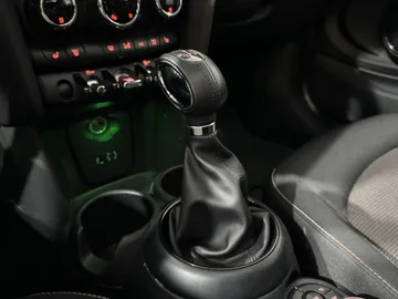 Car image 28