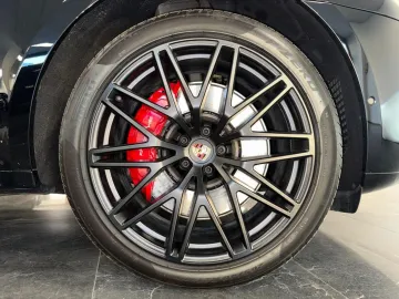 Car image 27