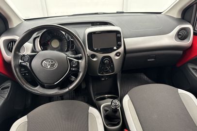 Car image 12