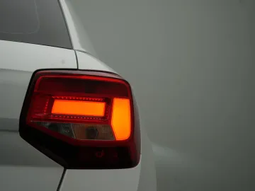Car image 33
