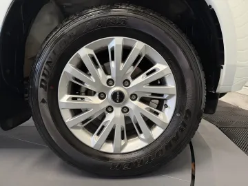 Car image 33