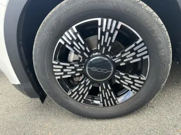 Car image 26