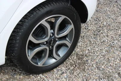 Car image 30