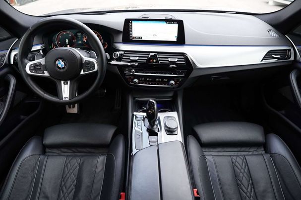 BMW 540i Touring xDrive 250 kW image number 19