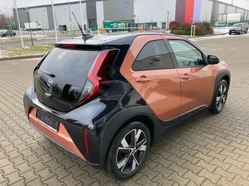 Car image 5