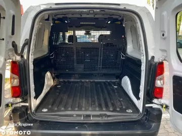 Car image 27