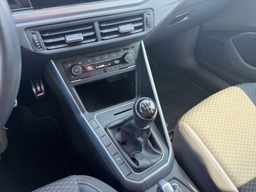 Car image 27