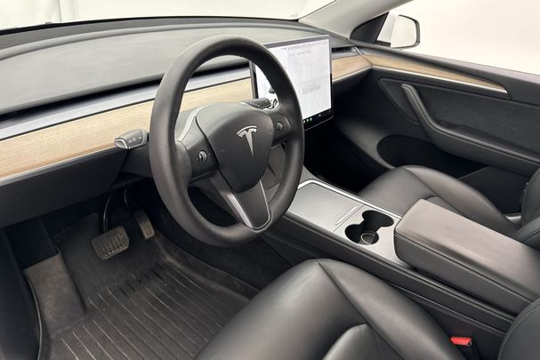 Tesla Model Y Long Range AWD 378 kW image number 13