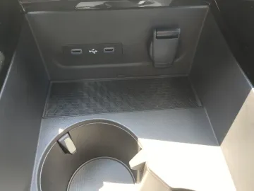 Car image 33