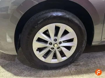 Car image 29
