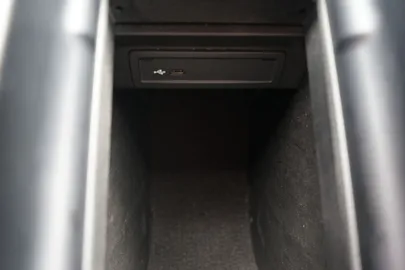Car image 33