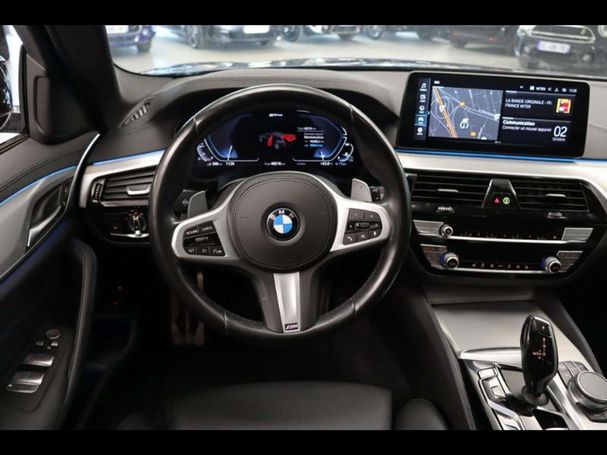 BMW 530 Touring xDrive 137 kW image number 12