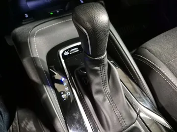 Car image 14