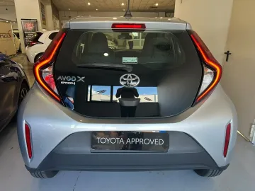 Car image 2