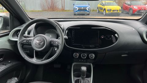 Car image 10