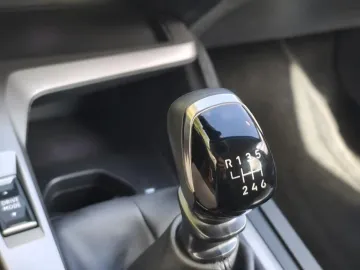 Car image 27