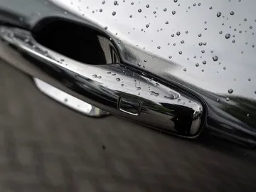 Car image 32