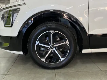 Car image 37