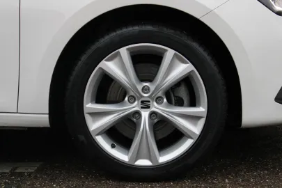 Car image 33