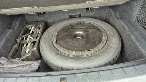 Car image 38