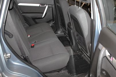 Car image 12