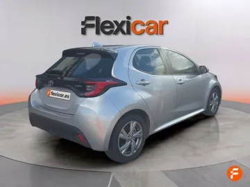 Car image 5