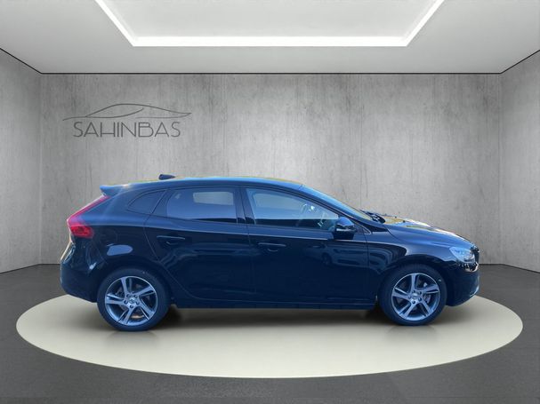 Volvo V40 D4 Momentum 140 kW image number 3