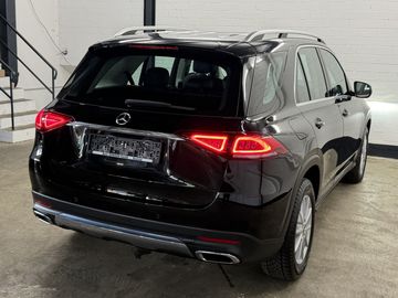 Car image 29