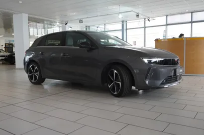 Car image 4