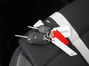 Car image 33