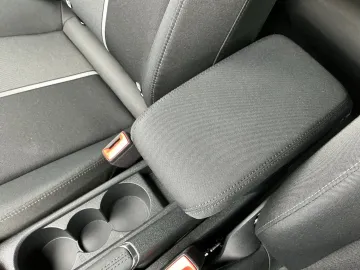 Car image 31