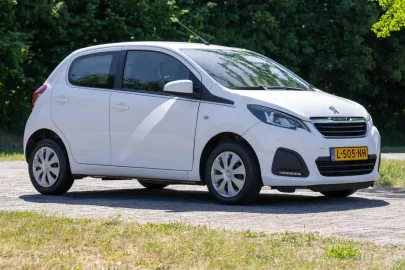 Car image 2