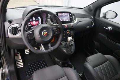 Car image 10