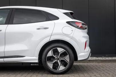 Car image 40