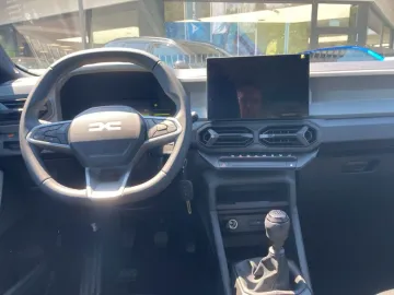 Car image 17