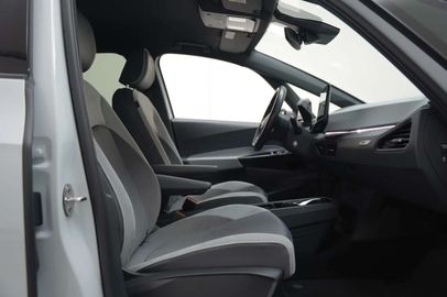 Car image 37