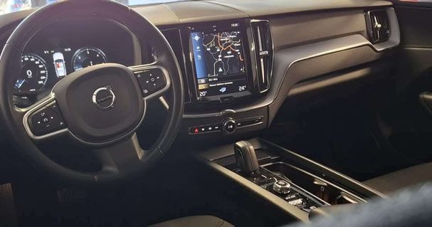 Volvo XC60 AWD Momentum 173 kW image number 12