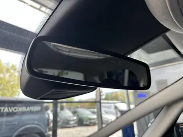 Car image 34