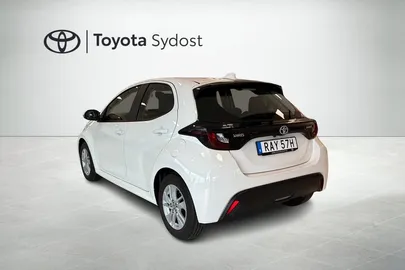 Car image 4