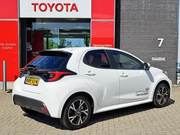 Car image 4