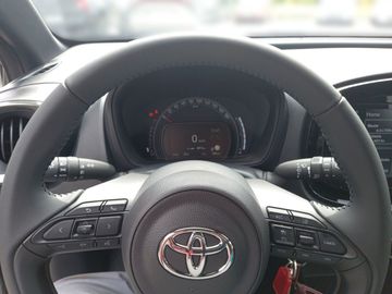 Car image 12