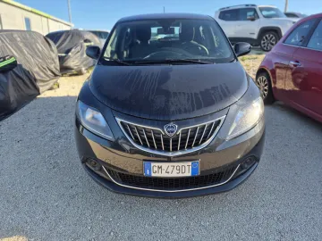 Car image 3