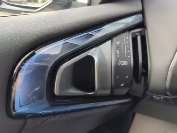 Car image 36